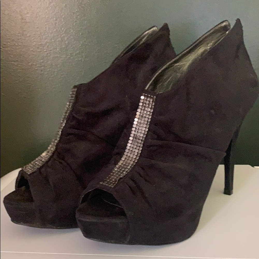 Marilyn Guess peekaboo toes heels